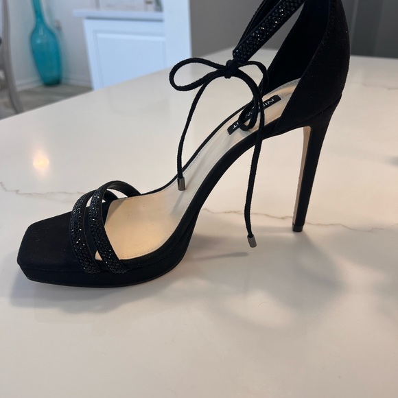 Nine West-Zaedyn 2 -Front tie high heel sandals. Size 9 M - Picture 10 of 12